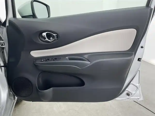 日産 ノート e－パワー X 富山県 2019(令1)年 2.7万km ブリリアントシルバー 純正ナビ（AM/FM/DVD/BT/フルセグ）/ドライブレコーダー/ETC/衝突被害軽減システム/レーンキープアシスト/コーナーセンサー/横滑り防止装置/アイドリングストップ/純正アルミホイール/純正フロアマット/オートLEDライト/ステアリングスイッチ/電動格納ミラー/スマートキー