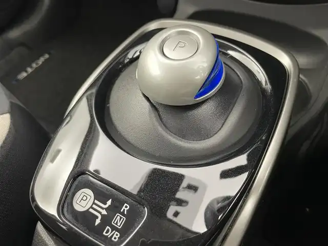 日産 ノート e－パワー X 富山県 2019(令1)年 2.7万km ブリリアントシルバー 純正ナビ（AM/FM/DVD/BT/フルセグ）/ドライブレコーダー/ETC/衝突被害軽減システム/レーンキープアシスト/コーナーセンサー/横滑り防止装置/アイドリングストップ/純正アルミホイール/純正フロアマット/オートLEDライト/ステアリングスイッチ/電動格納ミラー/スマートキー