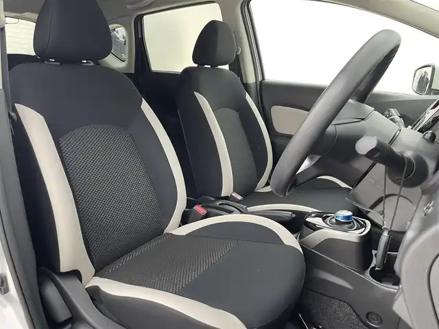 日産 ノート e－パワー X 富山県 2019(令1)年 2.7万km ブリリアントシルバー 純正ナビ（AM/FM/DVD/BT/フルセグ）/ドライブレコーダー/ETC/衝突被害軽減システム/レーンキープアシスト/コーナーセンサー/横滑り防止装置/アイドリングストップ/純正アルミホイール/純正フロアマット/オートLEDライト/ステアリングスイッチ/電動格納ミラー/スマートキー