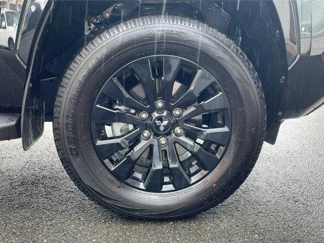 三菱 トライトン GSR 岩手県 2024(令6)年 0.1万km未満 ダイヤモンドブラックマイカ 荷台ベッドライナー/軽油/ターボ/レザーシート/Ｄ席パワーシート/シートヒーター/ステアリングヒーター/全方位モニター/リアサーキュレーター/純正フロアマット/レーダークルコン/切替４ＷＤ/リアデフロック/保証書/取扱説明書