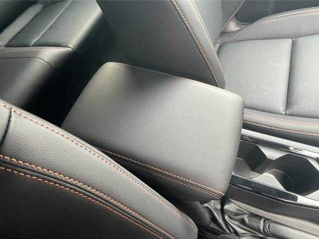 三菱 トライトン GSR 岩手県 2024(令6)年 0.1万km未満 ダイヤモンドブラックマイカ 荷台ベッドライナー/軽油/ターボ/レザーシート/Ｄ席パワーシート/シートヒーター/ステアリングヒーター/全方位モニター/リアサーキュレーター/純正フロアマット/レーダークルコン/切替４ＷＤ/リアデフロック/保証書/取扱説明書