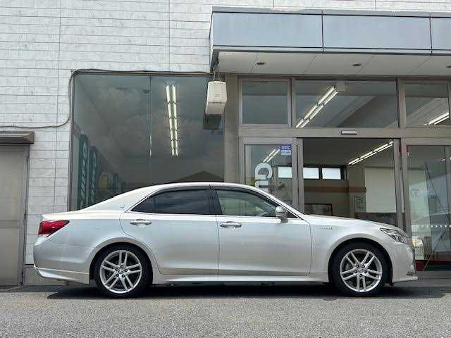 トヨタ クラウン ハイブリッド アスリートS 埼玉県 2013(平25)年 9.6万km プレシャスシルバー メーカーナビ/バックカメラ/クルーズコントロール/プッシュスタート/スマートキー/ETC/パワーシート/保証書/取扱説明書/スペアキー