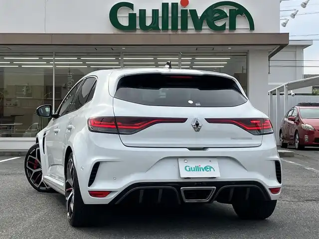 ルノー ルノー メガーヌ ルノースポール トロフィー 三重県 2024(令6)年 2.2万km パール ♪走行21630km/♪車検 令和9年3月20日迄/BOSEサウンド/レカロシート/アクティブブレーキ/車線逸脱警報/標識認識機能/コーナーセンサー/アダプティブクルーズコントロール/オートブレーキホールド/スマートキー×2/プッシュスタート/タッチスクリーン/・AUX・USB/・Bluetoothオーディオ/・Apple Car Play/・Android Auto/・スマホミラーリング/・バックカメラ/前後ドライブレコーダー/USBポート(充電)×2/アイドリングストップ/ブレンボキャリパー/純正19インチAW/LEDヘッドライト/LEDフォグライト/リアフォグライト/オートライト/オートワイパー/ウィンカーミラー/オートリトラクタブルミラー/パドルシフト/革巻ステアリング/ヘッドライトレベライザー/プライバシーガラス/フロアマット/ETC/サイド/カーテンエアバック
