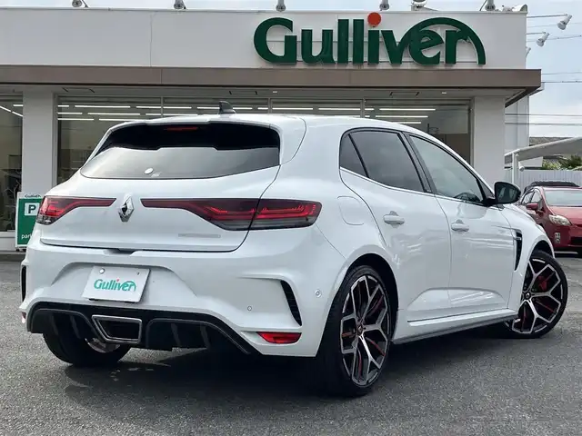 ルノー ルノー メガーヌ ルノースポール トロフィー 三重県 2024(令6)年 2.2万km パール ♪走行21630km/♪車検 令和9年3月20日迄/BOSEサウンド/レカロシート/アクティブブレーキ/車線逸脱警報/標識認識機能/コーナーセンサー/アダプティブクルーズコントロール/オートブレーキホールド/スマートキー×2/プッシュスタート/タッチスクリーン/・AUX・USB/・Bluetoothオーディオ/・Apple Car Play/・Android Auto/・スマホミラーリング/・バックカメラ/前後ドライブレコーダー/USBポート(充電)×2/アイドリングストップ/ブレンボキャリパー/純正19インチAW/LEDヘッドライト/LEDフォグライト/リアフォグライト/オートライト/オートワイパー/ウィンカーミラー/オートリトラクタブルミラー/パドルシフト/革巻ステアリング/ヘッドライトレベライザー/プライバシーガラス/フロアマット/ETC/サイド/カーテンエアバック