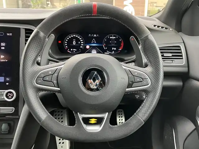 ルノー ルノー メガーヌ ルノースポール トロフィー 三重県 2024(令6)年 2.2万km パール ♪走行21630km/♪車検 令和9年3月20日迄/BOSEサウンド/レカロシート/アクティブブレーキ/車線逸脱警報/標識認識機能/コーナーセンサー/アダプティブクルーズコントロール/オートブレーキホールド/スマートキー×2/プッシュスタート/タッチスクリーン/・AUX・USB/・Bluetoothオーディオ/・Apple Car Play/・Android Auto/・スマホミラーリング/・バックカメラ/前後ドライブレコーダー/USBポート(充電)×2/アイドリングストップ/ブレンボキャリパー/純正19インチAW/LEDヘッドライト/LEDフォグライト/リアフォグライト/オートライト/オートワイパー/ウィンカーミラー/オートリトラクタブルミラー/パドルシフト/革巻ステアリング/ヘッドライトレベライザー/プライバシーガラス/フロアマット/ETC/サイド/カーテンエアバック