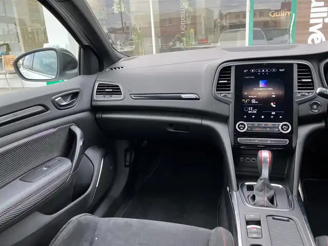 ルノー ルノー メガーヌ ルノースポール トロフィー 三重県 2024(令6)年 2.2万km パール ♪走行21630km/♪車検 令和9年3月20日迄/BOSEサウンド/レカロシート/アクティブブレーキ/車線逸脱警報/標識認識機能/コーナーセンサー/アダプティブクルーズコントロール/オートブレーキホールド/スマートキー×2/プッシュスタート/タッチスクリーン/・AUX・USB/・Bluetoothオーディオ/・Apple Car Play/・Android Auto/・スマホミラーリング/・バックカメラ/前後ドライブレコーダー/USBポート(充電)×2/アイドリングストップ/ブレンボキャリパー/純正19インチAW/LEDヘッドライト/LEDフォグライト/リアフォグライト/オートライト/オートワイパー/ウィンカーミラー/オートリトラクタブルミラー/パドルシフト/革巻ステアリング/ヘッドライトレベライザー/プライバシーガラス/フロアマット/ETC/サイド/カーテンエアバック