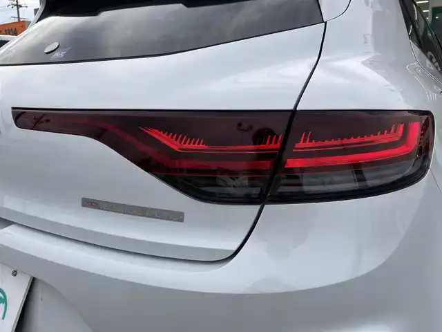 ルノー ルノー メガーヌ ルノースポール トロフィー 三重県 2024(令6)年 2.2万km パール ♪走行21630km/♪車検 令和9年3月20日迄/BOSEサウンド/レカロシート/アクティブブレーキ/車線逸脱警報/標識認識機能/コーナーセンサー/アダプティブクルーズコントロール/オートブレーキホールド/スマートキー×2/プッシュスタート/タッチスクリーン/・AUX・USB/・Bluetoothオーディオ/・Apple Car Play/・Android Auto/・スマホミラーリング/・バックカメラ/前後ドライブレコーダー/USBポート(充電)×2/アイドリングストップ/ブレンボキャリパー/純正19インチAW/LEDヘッドライト/LEDフォグライト/リアフォグライト/オートライト/オートワイパー/ウィンカーミラー/オートリトラクタブルミラー/パドルシフト/革巻ステアリング/ヘッドライトレベライザー/プライバシーガラス/フロアマット/ETC/サイド/カーテンエアバック