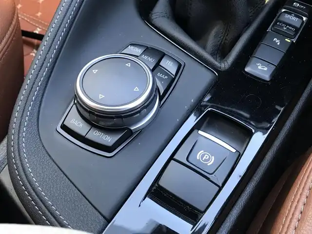 ＢＭＷ Ｘ１ xDrive 20i xライン ハイラインパッケージ 富山県 2015(平27)年 5.6万km 茶 4WD/サンルーフ/純正ナビ/Bluetooth/バックカメラ/衝突被害軽減ブレーキ/コーナーセンサー/レーンキープアシスト/レザーシート/ブラウンレザー調シートカバー/プッシュスタート/スマートキー/革巻きステアリング/シートヒーター/LEDヘッドライト/オートライト/ETC