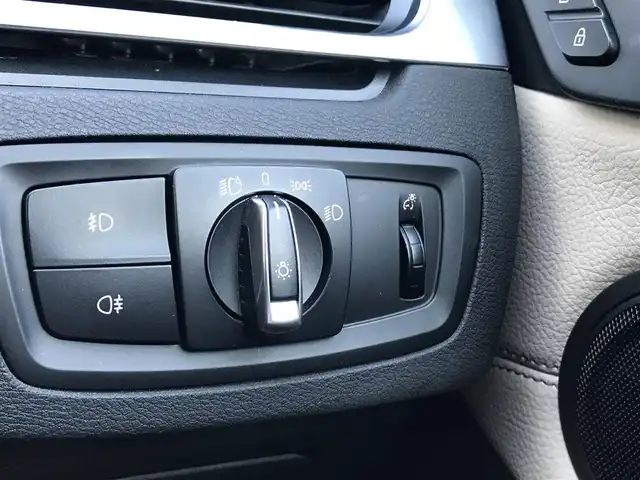 ＢＭＷ Ｘ１ xDrive 20i xライン ハイラインパッケージ 富山県 2015(平27)年 5.6万km 茶 4WD/サンルーフ/純正ナビ/Bluetooth/バックカメラ/衝突被害軽減ブレーキ/コーナーセンサー/レーンキープアシスト/レザーシート/ブラウンレザー調シートカバー/プッシュスタート/スマートキー/革巻きステアリング/シートヒーター/LEDヘッドライト/オートライト/ETC