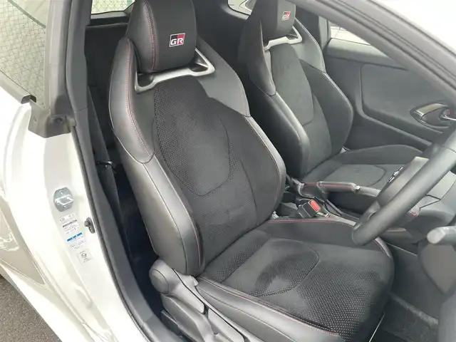 トヨタ ＧＲヤリス RZ ハイパフォーマンス 福島県 2020(令2)年 0.9万km プラチナホワイトパールマイカ JBLサウンドシステム/トヨタセーフティセンス/プリクラッシュセーフティ/レーントレーシングアシスト/レーダークルーズコントロール/レーントレーシングアシスト/オートマチックハイビーム/ロードサインアシスト/先行車発進告知機能/ブラインドスポットモニター/純正ディスプレイオーディオ/【USB/BT/Miracast/ナビ機能】/バックカメラ/ドライブレコーダー/ビルトインETC2.0/ヘッドアップディスプレイ/LEDオートライト/LEDフォグランプ/純正フロアマット