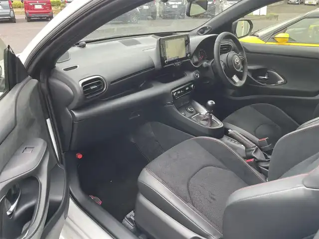 トヨタ ＧＲヤリス RZ ハイパフォーマンス 福島県 2020(令2)年 0.9万km プラチナホワイトパールマイカ JBLサウンドシステム/トヨタセーフティセンス/プリクラッシュセーフティ/レーントレーシングアシスト/レーダークルーズコントロール/レーントレーシングアシスト/オートマチックハイビーム/ロードサインアシスト/先行車発進告知機能/ブラインドスポットモニター/純正ディスプレイオーディオ/【USB/BT/Miracast/ナビ機能】/バックカメラ/ドライブレコーダー/ビルトインETC2.0/ヘッドアップディスプレイ/LEDオートライト/LEDフォグランプ/純正フロアマット