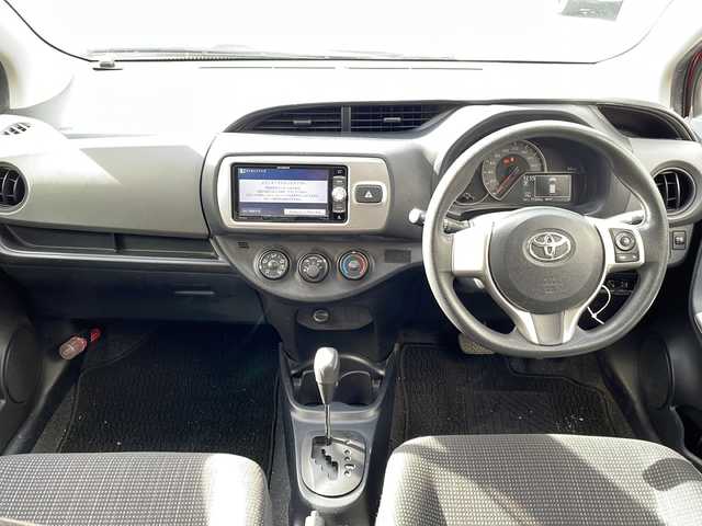 トヨタ ヴィッツ F 京都府 2014(平26)年 7.2万km スーパーレッドⅤ 社外メモリナビ/リモコンキー/ETC