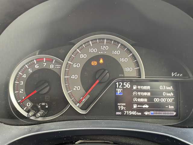 トヨタ ヴィッツ F 京都府 2014(平26)年 7.2万km スーパーレッドⅤ 社外メモリナビ/リモコンキー/ETC