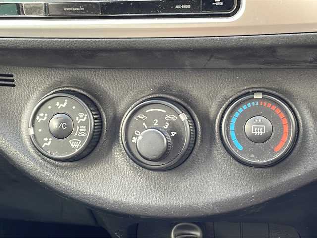 トヨタ ヴィッツ F 京都府 2014(平26)年 7.2万km スーパーレッドⅤ 社外メモリナビ/リモコンキー/ETC