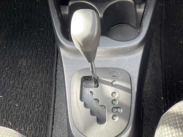 トヨタ ヴィッツ F 京都府 2014(平26)年 7.2万km スーパーレッドⅤ 社外メモリナビ/リモコンキー/ETC