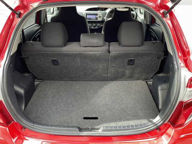 トヨタ ヴィッツ F 京都府 2014(平26)年 7.2万km スーパーレッドⅤ 社外メモリナビ/リモコンキー/ETC