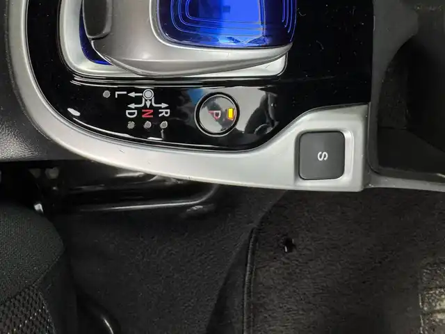 ホンダ フィット ハイブリット Sパッケージ 愛知県 2014(平26)年 5.2万km クリスタルブラックパール 社外ナビ　/（フルセグ/ BT/CD/DVD） /クルーズコントロール　/パドルシフト　/バックモニター　/横滑り防止　/オートライト　/プッシュスタート　/ステアリングスイッチ　/ドライブレコーダー　/ETC　/スマートキー