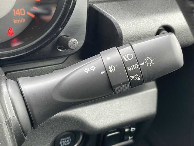 スズキ ジムニー XC 山形県 2024(令6)年 1.4万km ブルーイッシュブラックパール3 禁煙車/デュアルセンサーブレーキサポート/スズキセーフティサポート/・後退時ブレーキサポート/・車線逸脱抑制制御機能/・車線逸脱警報機能/・横滑り防止装置（ＥＳＰ）/アルパインディスプレイオーディオ/BT.USB.AndoroidAuto.AppleCarPlay.HDMI/バックカメラ/フロントカメラ/シートヒーター/クルーズコントロール/リフトアップ/ヒルディセントコントロール/アイドリングストップ/ヘッドライトウォッシャー/ETC/プッシュスタート/スマートキーｘ２/ＬＥＤヘッドライト