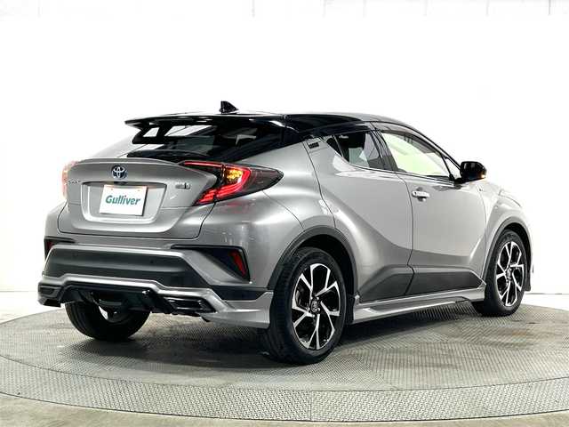 トヨタ Ｃ－ＨＲ G LEDエディション 大阪府 2017(平29)年 5.7万km ブラック/メタルストリームM 純正９ｉｎｃナビ　衝突軽減　レーンアシスト　モデリスタ　クリアランスソナー　オートホールド　スマートキー　ＢＳＭ　バックカメラ　ドラレコ　ＥＴＣ　純正ホイール　シートヒーター　Ｂｌｕｅｔｏｏｔｈ