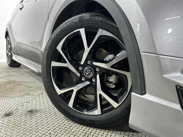 トヨタ Ｃ－ＨＲ G LEDエディション 大阪府 2017(平29)年 5.7万km ブラック/メタルストリームM 純正９ｉｎｃナビ　衝突軽減　レーンアシスト　モデリスタ　クリアランスソナー　オートホールド　スマートキー　ＢＳＭ　バックカメラ　ドラレコ　ＥＴＣ　純正ホイール　シートヒーター　Ｂｌｕｅｔｏｏｔｈ