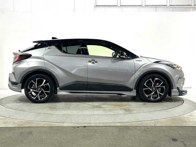 トヨタ Ｃ－ＨＲ G LEDエディション 大阪府 2017(平29)年 5.7万km ブラック/メタルストリームM 純正９ｉｎｃナビ　衝突軽減　レーンアシスト　モデリスタ　クリアランスソナー　オートホールド　スマートキー　ＢＳＭ　バックカメラ　ドラレコ　ＥＴＣ　純正ホイール　シートヒーター　Ｂｌｕｅｔｏｏｔｈ