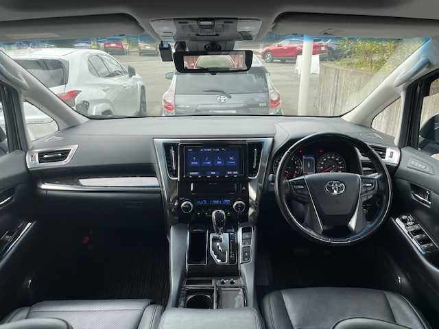 トヨタ アルファード S Cパッケージ 静岡県 2018(平30)年 4.5万km ブラック ●純正ナビ/(フルセグ/CD/DVD/Bluetooth)/●バックカメラ/●レーダークルーズコントロール/●プリクラッシュセーフティー/●レーントレーシングアシスト/●前後クリアランスソナー/●パーキングサポートブレーキ/●オートブレーキホールド/●LEDヘッドライト/●フォグランプ/●オートライト/●オートマチックハイビーム/●ウッドコンボステアリング/●ステアリングスイッチ/●ステアリングヒーター/●両側パワースライドドア/●電動格納ウインカーミラー/●デジタルインナーミラー/●電動リアゲート/●電動パーキングブレーキ/●おくだけ充電/●ETC/●運転席＆助手席エアシート/●運転席＆助手席パワーシート/●運転席シートメモリー/●後席パワーシート/●純正フロアマット/●ドアバイザー/●前方ドライブレコーダー/●ISOFIX/●サンルーフ/●プッシュスタート/●スマートキー/●純正18インチアルミホイール/●W+サイド+カーテンSRS+ABS/●保証書/●取扱説明書