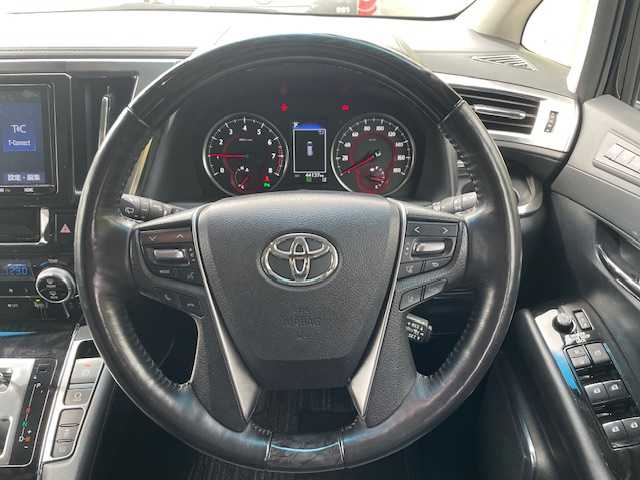 トヨタ アルファード S Cパッケージ 静岡県 2018(平30)年 4.5万km ブラック ●純正ナビ/(フルセグ/CD/DVD/Bluetooth)/●バックカメラ/●レーダークルーズコントロール/●プリクラッシュセーフティー/●レーントレーシングアシスト/●前後クリアランスソナー/●パーキングサポートブレーキ/●オートブレーキホールド/●LEDヘッドライト/●フォグランプ/●オートライト/●オートマチックハイビーム/●ウッドコンボステアリング/●ステアリングスイッチ/●ステアリングヒーター/●両側パワースライドドア/●電動格納ウインカーミラー/●デジタルインナーミラー/●電動リアゲート/●電動パーキングブレーキ/●おくだけ充電/●ETC/●運転席＆助手席エアシート/●運転席＆助手席パワーシート/●運転席シートメモリー/●後席パワーシート/●純正フロアマット/●ドアバイザー/●前方ドライブレコーダー/●ISOFIX/●サンルーフ/●プッシュスタート/●スマートキー/●純正18インチアルミホイール/●W+サイド+カーテンSRS+ABS/●保証書/●取扱説明書