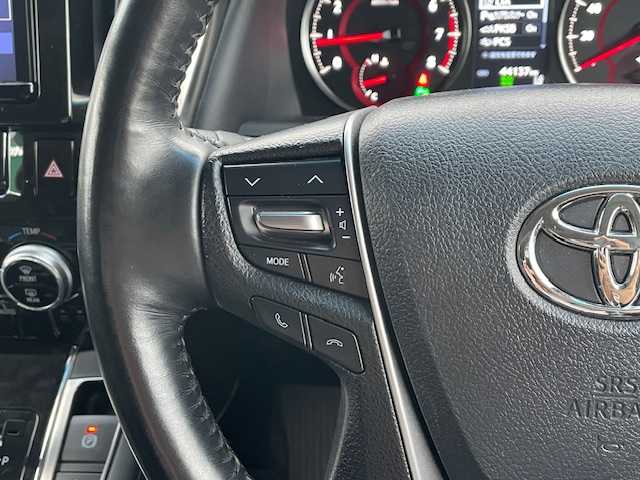 トヨタ アルファード S Cパッケージ 静岡県 2018(平30)年 4.5万km ブラック ●純正ナビ/(フルセグ/CD/DVD/Bluetooth)/●バックカメラ/●レーダークルーズコントロール/●プリクラッシュセーフティー/●レーントレーシングアシスト/●前後クリアランスソナー/●パーキングサポートブレーキ/●オートブレーキホールド/●LEDヘッドライト/●フォグランプ/●オートライト/●オートマチックハイビーム/●ウッドコンボステアリング/●ステアリングスイッチ/●ステアリングヒーター/●両側パワースライドドア/●電動格納ウインカーミラー/●デジタルインナーミラー/●電動リアゲート/●電動パーキングブレーキ/●おくだけ充電/●ETC/●運転席＆助手席エアシート/●運転席＆助手席パワーシート/●運転席シートメモリー/●後席パワーシート/●純正フロアマット/●ドアバイザー/●前方ドライブレコーダー/●ISOFIX/●サンルーフ/●プッシュスタート/●スマートキー/●純正18インチアルミホイール/●W+サイド+カーテンSRS+ABS/●保証書/●取扱説明書