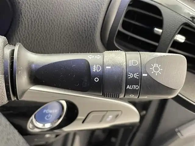 トヨタ プリウス S ツーリングセレクション 滋賀県 2018(平30)年 13.7万km グレーメタリック アルパイン社製９インチディスプレイオーディオ/（Bluetooth/AppleCarPlay/AndroidAuto)/バックカメラ/モデリスタエアロ/前後ドライブレコーダー/純正LEDライト/レザーシート/横滑り防止装置/オートライト