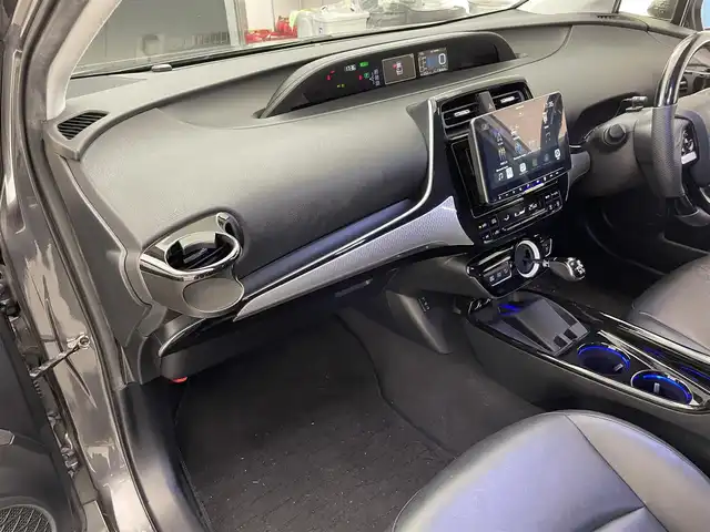 トヨタ プリウス S ツーリングセレクション 滋賀県 2018(平30)年 13.7万km グレーメタリック アルパイン社製９インチディスプレイオーディオ/（Bluetooth/AppleCarPlay/AndroidAuto)/バックカメラ/モデリスタエアロ/前後ドライブレコーダー/純正LEDライト/レザーシート/横滑り防止装置/オートライト