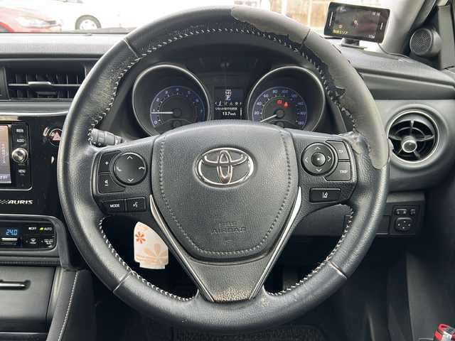 トヨタ オーリス 150X Sパッケージ 兵庫県 2017(平29)年 3.9万km ホワイトパールクリスタルシャイン 純正SDメモリナビ/（Bluetooth/CD/DVD/AM/FM/ワンセグテレビ）/ワンオーナー/ETC/ドラレコ/バックカメラ/プッシュスタート/スマートキー×1/純正アルミホイール16インチ/純正ドアバイザー/プリクラッシュ/車線逸脱防止支援システム/横滑り防止機能