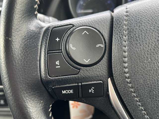 トヨタ オーリス 150X Sパッケージ 兵庫県 2017(平29)年 3.9万km ホワイトパールクリスタルシャイン 純正SDメモリナビ/（Bluetooth/CD/DVD/AM/FM/ワンセグテレビ）/ワンオーナー/ETC/ドラレコ/バックカメラ/プッシュスタート/スマートキー×1/純正アルミホイール16インチ/純正ドアバイザー/プリクラッシュ/車線逸脱防止支援システム/横滑り防止機能