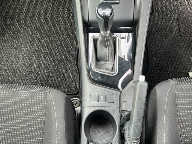 トヨタ オーリス 150X Sパッケージ 兵庫県 2017(平29)年 3.9万km ホワイトパールクリスタルシャイン 純正SDメモリナビ/（Bluetooth/CD/DVD/AM/FM/ワンセグテレビ）/ワンオーナー/ETC/ドラレコ/バックカメラ/プッシュスタート/スマートキー×1/純正アルミホイール16インチ/純正ドアバイザー/プリクラッシュ/車線逸脱防止支援システム/横滑り防止機能