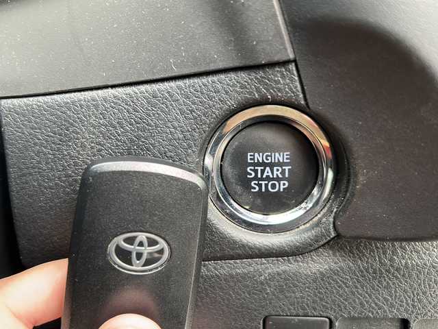 トヨタ オーリス 150X Sパッケージ 兵庫県 2017(平29)年 3.9万km ホワイトパールクリスタルシャイン 純正SDメモリナビ/（Bluetooth/CD/DVD/AM/FM/ワンセグテレビ）/ワンオーナー/ETC/ドラレコ/バックカメラ/プッシュスタート/スマートキー×1/純正アルミホイール16インチ/純正ドアバイザー/プリクラッシュ/車線逸脱防止支援システム/横滑り防止機能