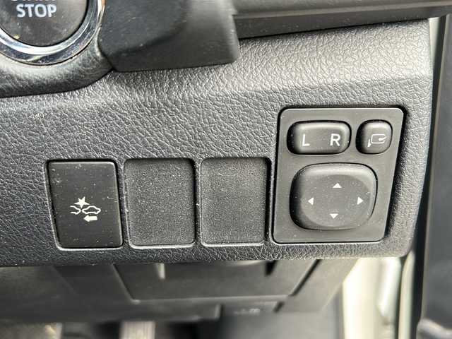 トヨタ オーリス 150X Sパッケージ 兵庫県 2017(平29)年 3.9万km ホワイトパールクリスタルシャイン 純正SDメモリナビ/（Bluetooth/CD/DVD/AM/FM/ワンセグテレビ）/ワンオーナー/ETC/ドラレコ/バックカメラ/プッシュスタート/スマートキー×1/純正アルミホイール16インチ/純正ドアバイザー/プリクラッシュ/車線逸脱防止支援システム/横滑り防止機能