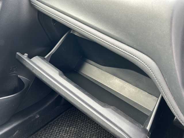 トヨタ オーリス 150X Sパッケージ 兵庫県 2017(平29)年 3.9万km ホワイトパールクリスタルシャイン 純正SDメモリナビ/（Bluetooth/CD/DVD/AM/FM/ワンセグテレビ）/ワンオーナー/ETC/ドラレコ/バックカメラ/プッシュスタート/スマートキー×1/純正アルミホイール16インチ/純正ドアバイザー/プリクラッシュ/車線逸脱防止支援システム/横滑り防止機能