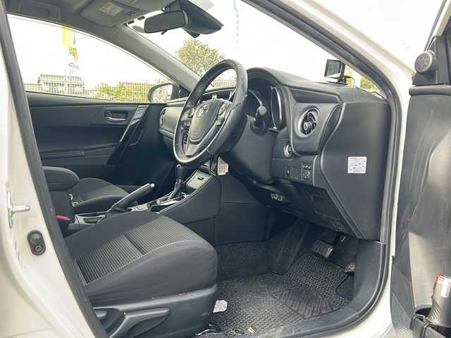 トヨタ オーリス 150X Sパッケージ 兵庫県 2017(平29)年 3.9万km ホワイトパールクリスタルシャイン 純正SDメモリナビ/（Bluetooth/CD/DVD/AM/FM/ワンセグテレビ）/ワンオーナー/ETC/ドラレコ/バックカメラ/プッシュスタート/スマートキー×1/純正アルミホイール16インチ/純正ドアバイザー/プリクラッシュ/車線逸脱防止支援システム/横滑り防止機能