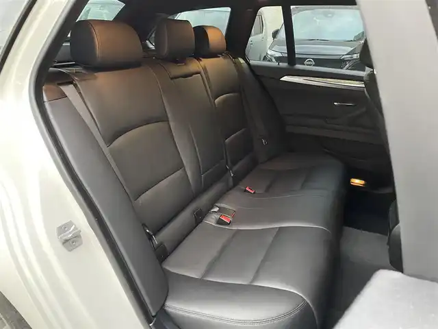 ＢＭＷ ５２３ｄ ツーリング Mスポーツ ハイライン 福岡県 2016(平28)年 6万km アルピンホワイトⅢ サンルーフ/純正ナビ/AM/FM/TV（フルセグ/Bluetooth/アイドリングストップ/クルーズコントロール/パドルシフト/レーンキープアシスト/パーキングアシスト/オートホールド/横滑り防止/シートヒーター（D/N)/パワーシート（D/N)/シートメモリー/パワーバックドア/ETC(ビルドIN）/ドライブレコーダー（前後）/純正アルミホイール/オートライト/フォグランプ/電動格納ミラー/保証書/取扱説明書/スペアキー×１/プッシュスタート