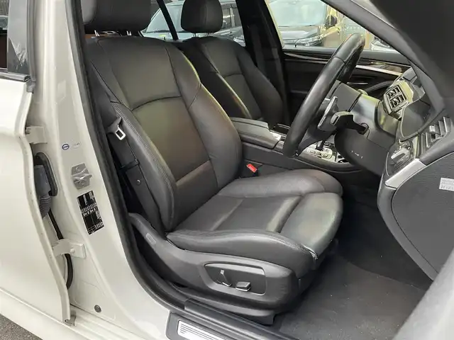 ＢＭＷ ５２３ｄ ツーリング Mスポーツ ハイライン 福岡県 2016(平28)年 6万km アルピンホワイトⅢ サンルーフ/純正ナビ/AM/FM/TV（フルセグ/Bluetooth/アイドリングストップ/クルーズコントロール/パドルシフト/レーンキープアシスト/パーキングアシスト/オートホールド/横滑り防止/シートヒーター（D/N)/パワーシート（D/N)/シートメモリー/パワーバックドア/ETC(ビルドIN）/ドライブレコーダー（前後）/純正アルミホイール/オートライト/フォグランプ/電動格納ミラー/保証書/取扱説明書/スペアキー×１/プッシュスタート