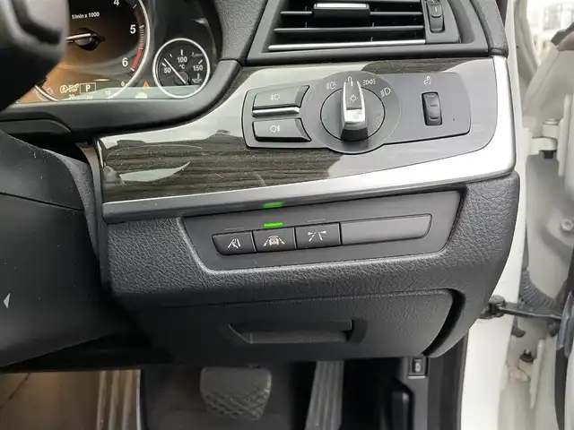 ＢＭＷ ５２３ｄ ツーリング Mスポーツ ハイライン 福岡県 2016(平28)年 6万km アルピンホワイトⅢ サンルーフ/純正ナビ/AM/FM/TV（フルセグ/Bluetooth/アイドリングストップ/クルーズコントロール/パドルシフト/レーンキープアシスト/パーキングアシスト/オートホールド/横滑り防止/シートヒーター（D/N)/パワーシート（D/N)/シートメモリー/パワーバックドア/ETC(ビルドIN）/ドライブレコーダー（前後）/純正アルミホイール/オートライト/フォグランプ/電動格納ミラー/保証書/取扱説明書/スペアキー×１/プッシュスタート