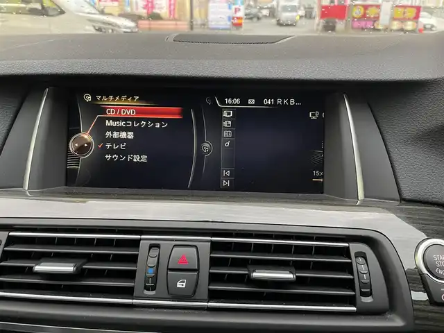 ＢＭＷ ５２３ｄ ツーリング Mスポーツ ハイライン 福岡県 2016(平28)年 6万km アルピンホワイトⅢ サンルーフ/純正ナビ/AM/FM/TV（フルセグ/Bluetooth/アイドリングストップ/クルーズコントロール/パドルシフト/レーンキープアシスト/パーキングアシスト/オートホールド/横滑り防止/シートヒーター（D/N)/パワーシート（D/N)/シートメモリー/パワーバックドア/ETC(ビルドIN）/ドライブレコーダー（前後）/純正アルミホイール/オートライト/フォグランプ/電動格納ミラー/保証書/取扱説明書/スペアキー×１/プッシュスタート