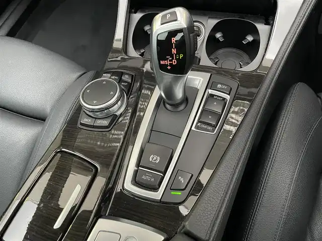 ＢＭＷ ５２３ｄ ツーリング Mスポーツ ハイライン 福岡県 2016(平28)年 6万km アルピンホワイトⅢ サンルーフ/純正ナビ/AM/FM/TV（フルセグ/Bluetooth/アイドリングストップ/クルーズコントロール/パドルシフト/レーンキープアシスト/パーキングアシスト/オートホールド/横滑り防止/シートヒーター（D/N)/パワーシート（D/N)/シートメモリー/パワーバックドア/ETC(ビルドIN）/ドライブレコーダー（前後）/純正アルミホイール/オートライト/フォグランプ/電動格納ミラー/保証書/取扱説明書/スペアキー×１/プッシュスタート