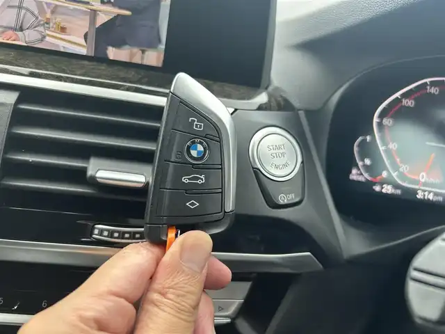 ＢＭＷ Ｘ３ xDrive20d Mスポーツ 滋賀県 2020(令2)年 2.8万km サファイアブラックP ハイラインパッケージ　/セレクトパッケージ　/カープレイ　/電動パノラマサンルーフ　/全席シートヒーター　/リヤサイドウィンドウローラー　/ハーマンカードン　/純正１９ＡＷ　/純正ナビ　/全方位カメラ　/パークアシスト/1オーナー/アンビエントライト