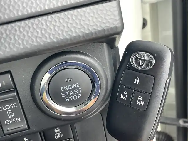 トヨタ ルーミー カスタムG 群馬県 2025(令7)年 0.4万km パールホワイトⅢ 純正９型ディスプレイ　全周囲カメラ　アダプティブクルーズコントロール　両側電動スライドドア　ビルトインＥＴＣ　前後ドラレコ　衝突被害軽減ブレーキ　革巻きステアリング　ＬＥＤライト　スマートキー　禁煙車