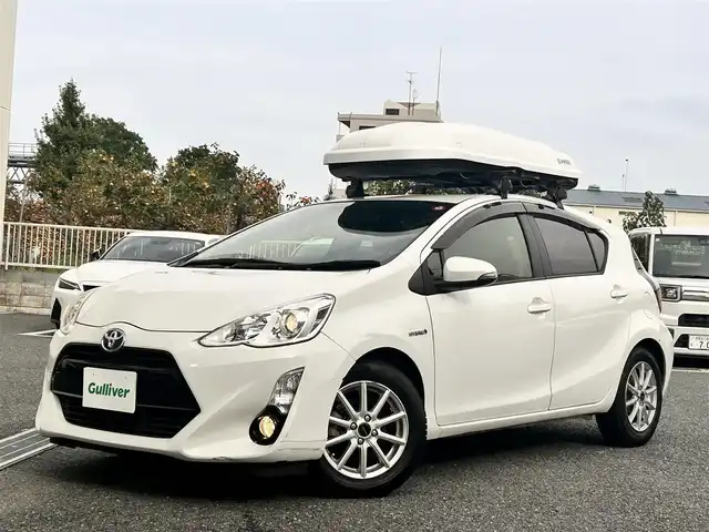 トヨタ アクア G 東京都 2014(平26)年 8.9万km ライムホワイトパールクリスタルシャイン セーフティセンスC/・プリクラッシュセーフティシステム/・レーンディパーチャーアラート/クルーズコントロール/ステアリングスイッチ/社外15インチアルミホイール/（ZACK)/ルーフキャリア/社外フロアマット/ETC/スペアキー×1/取扱説明書/保証書