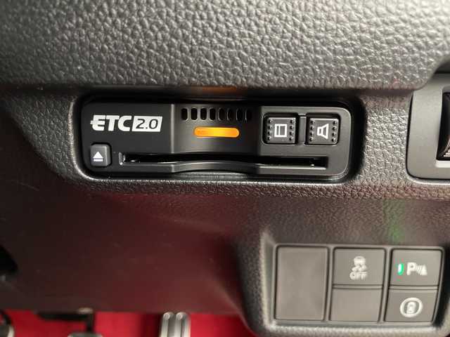 ホンダ シビック タイプR 埼玉県 2025(令7)年 0.1千km フレームレッド 純正ナビ/（FM/AM/TV/USB/BT）/ビルトインＥＴＣ２．０　/ブラインドスポットモニター　/ヒーデットドアミラー/レーダークルーズコントロール/コーナーセンサー　/レーンキープアシスト　/衝突軽減ブレーキ　/革巻きハンドル　/ＬＥＤヘッドライト/プッシュスタート/スマートキー