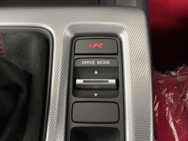 ホンダ シビック タイプR 埼玉県 2025(令7)年 0.1千km フレームレッド 純正ナビ/（FM/AM/TV/USB/BT）/ビルトインＥＴＣ２．０　/ブラインドスポットモニター　/ヒーデットドアミラー/レーダークルーズコントロール/コーナーセンサー　/レーンキープアシスト　/衝突軽減ブレーキ　/革巻きハンドル　/ＬＥＤヘッドライト/プッシュスタート/スマートキー