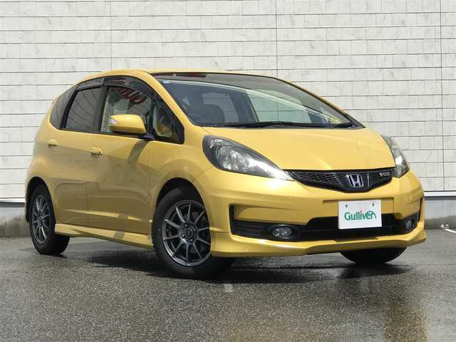 ホンダ フィット RS 富山県 2013(平25)年 8.3万km プレミアムイエローパールⅡ 6速MT/カーオーディオ/スマートキー/横滑り防止装置/革巻きステアリング/HIDヘッドライト/オートライト/電動格納ミラー/ウインカーミラー/フォグランプ/純正AWサマータイヤ車載/ETC
