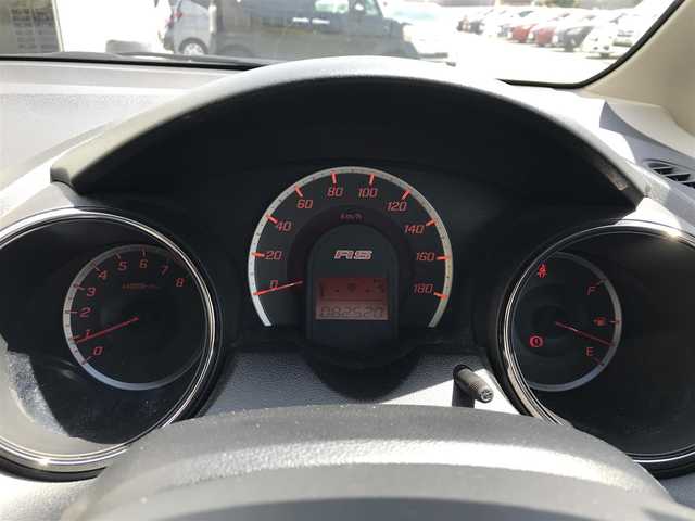 ホンダ フィット RS 富山県 2013(平25)年 8.3万km プレミアムイエローパールⅡ 6速MT/カーオーディオ/スマートキー/横滑り防止装置/革巻きステアリング/HIDヘッドライト/オートライト/電動格納ミラー/ウインカーミラー/フォグランプ/純正AWサマータイヤ車載/ETC