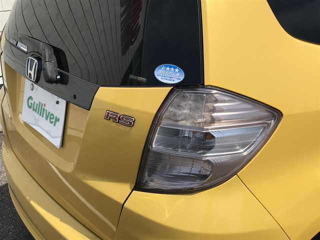 ホンダ フィット RS 富山県 2013(平25)年 8.3万km プレミアムイエローパールⅡ 6速MT/カーオーディオ/スマートキー/横滑り防止装置/革巻きステアリング/HIDヘッドライト/オートライト/電動格納ミラー/ウインカーミラー/フォグランプ/純正AWサマータイヤ車載/ETC